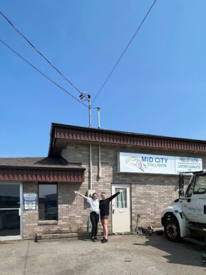 Mid City Collision building exterior
